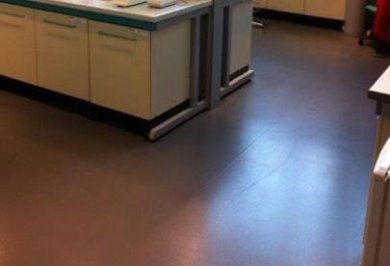 Floor resin in the laboratory